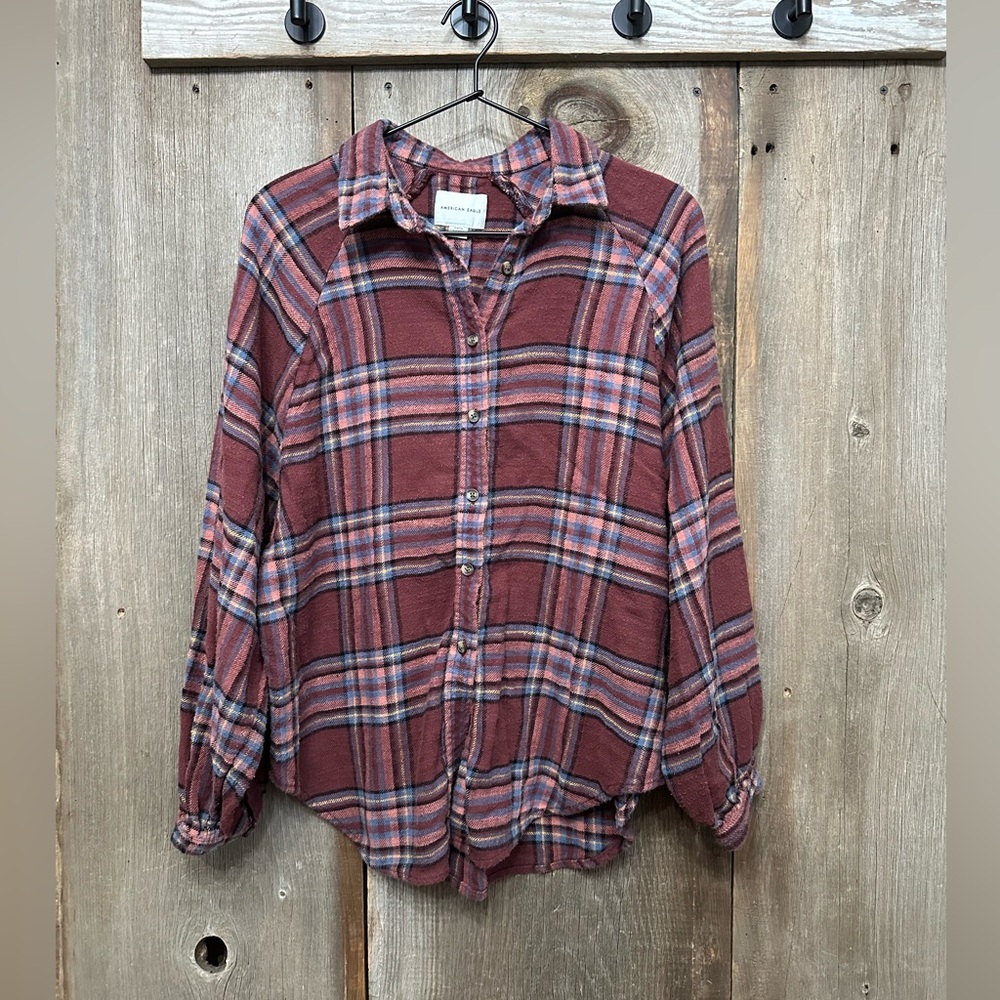 American Eagle Plaid Button Up Shirt in Burgundy Size Small Women’s